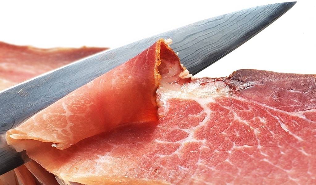 avec-quoi-couper-un-jambon-espagnol-jambon-serano
